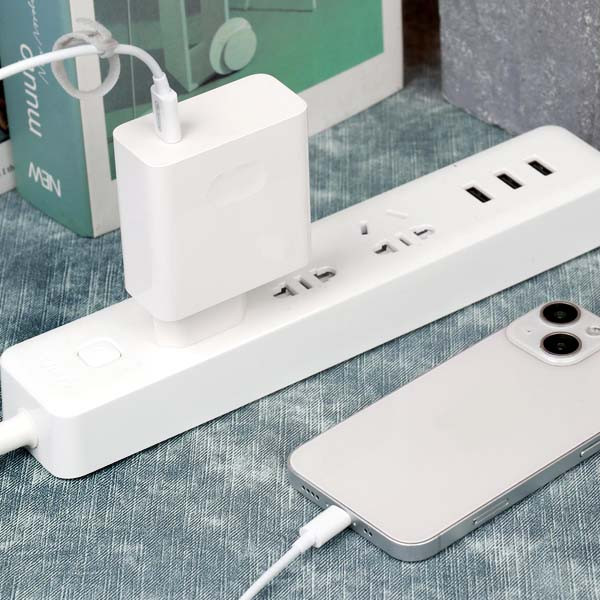 ŁADOWARKA SIECIOWA 65W GAN + KABEL IPHONE DO TYP-C  BIAŁA SOMOSTEL POWER DELIVERY Q15 PD