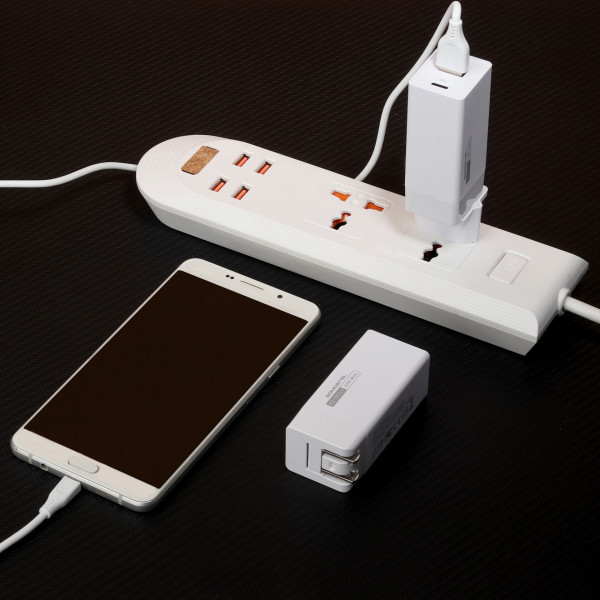 ŁADOWARKA SIECIOWA 36W + KABEL IPHONE  BIAŁA SOMOSTEL POWER DELIVERY SMS-A80 PD